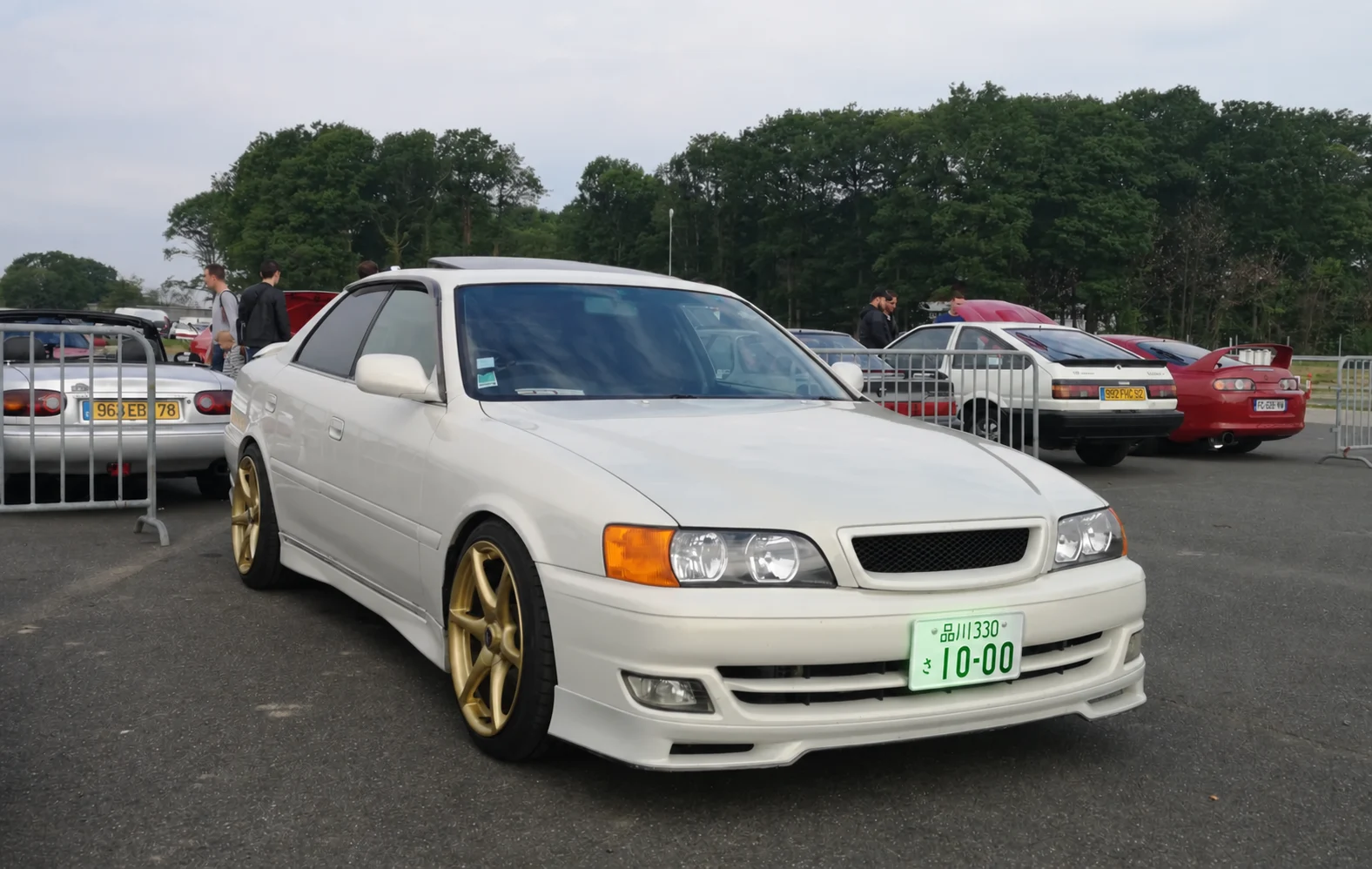 White Toyota Chaser JZX100 Tourer V with a Japanese plate